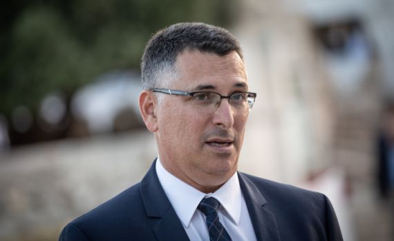 סקר: הבית היהודי בחוץ; גדעון סער מרסק את הליכוד