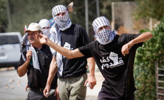 תוך דקות- שני פיגועים: אוטובוס יהודי נרגם באבנים