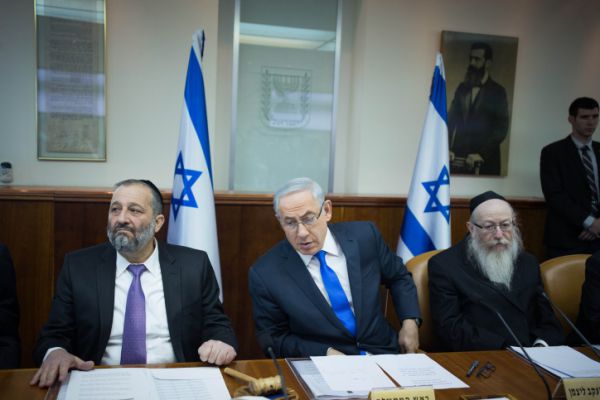 סקר: הליכוד וכחול לבן מתחזקות; החרדיות מתרסקות