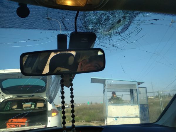 יידוי אבנים מסיבי: פצועה בפיגוע אבנים בגוש עציון