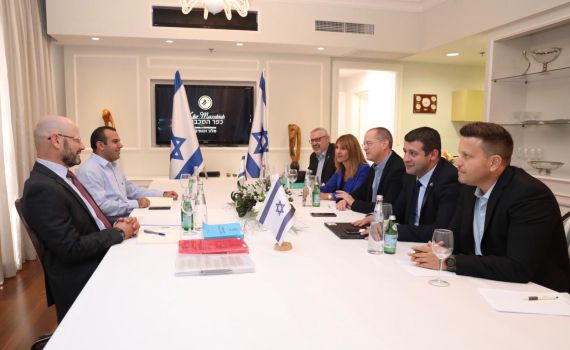 התקדמות משמעותית בין כחול לבן לישראל ביתנו