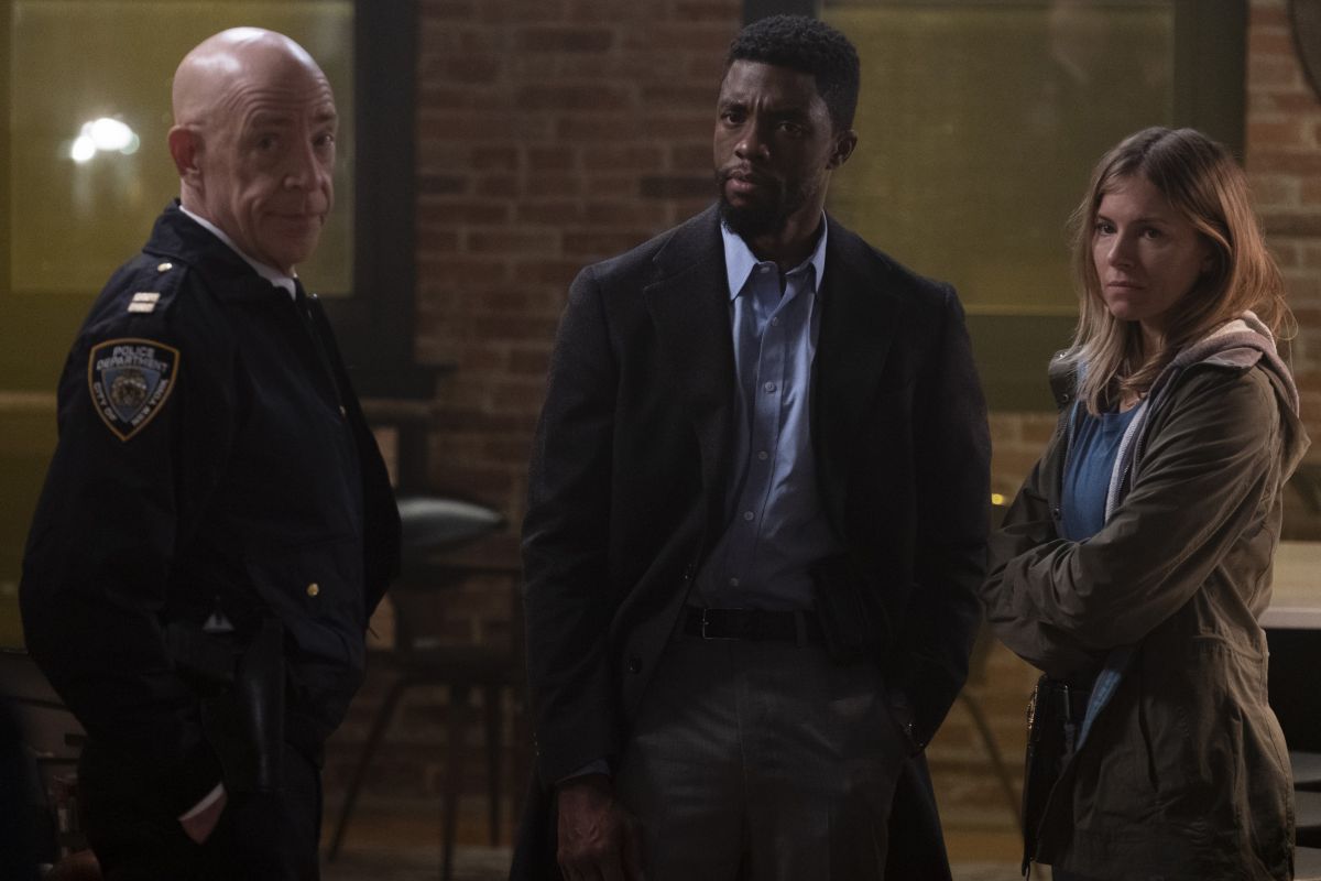 ביקורת סרטים: 21 גשרים •21 דקות שישנתי