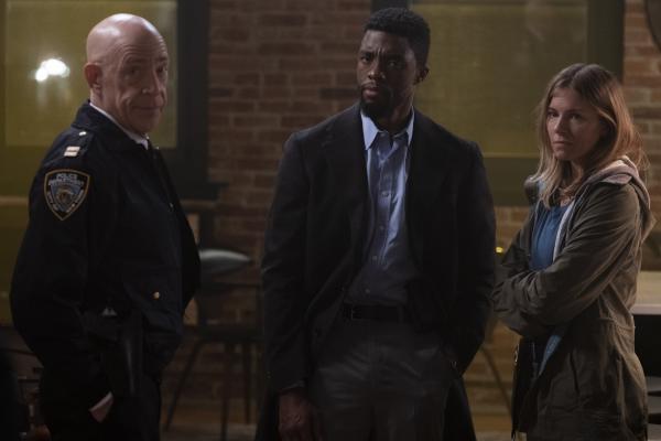 ביקורת סרטים: 21 גשרים •21 דקות שישנתי