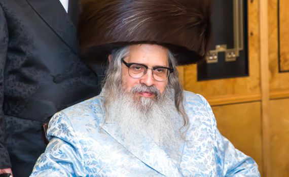 האם צריך להקביל פניו של הרבי מסאטמר שיגיע לארץ?