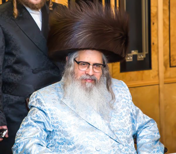 האם צריך להקביל פניו של הרבי מסאטמר שיגיע לארץ?