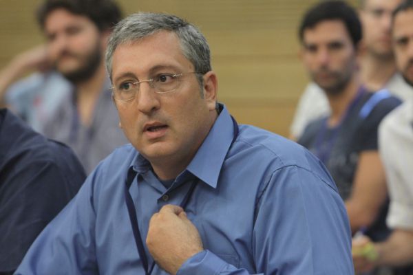 ניר חפץ: לא נגד רה"מ, משפחתי עוברת מסע מכוון