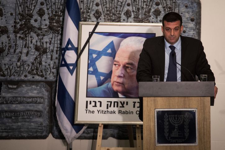 נכדו של רבין בטקס: "אם דבק בכם רבב לכו לביתכם"