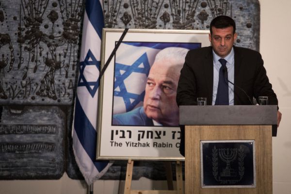 נכדו של רבין בטקס: "אם דבק בכם רבב לכו לביתכם"