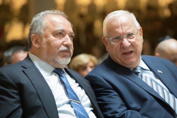 "אנחנו נחשפים לאמירות בוטות של ליברמן ולפיד"