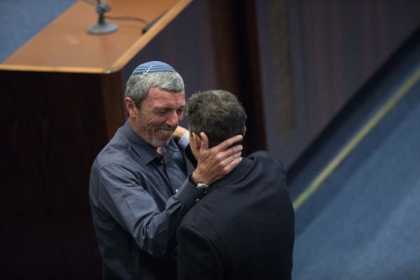 טרופר והנדל הציעו לרב רפי להיכנס לקואליציה של גנץ