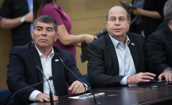 אשכנזי ויעלון: ממשלת מיעוט רק עם ליברמן