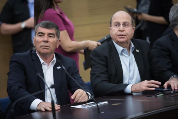 אשכנזי ויעלון: ממשלת מיעוט רק עם ליברמן