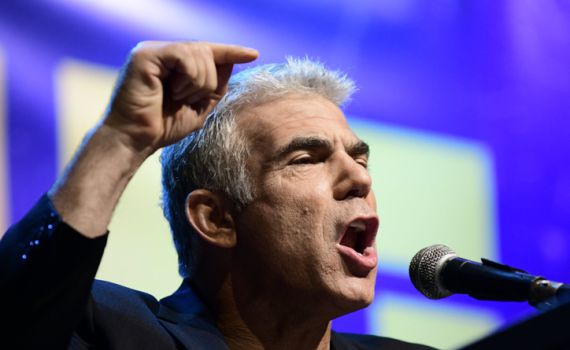 לפיד: ביבי ואוחנה המיטו היום חרפה על המדינה