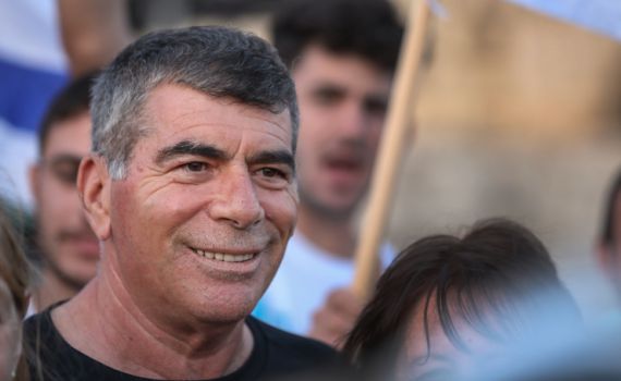 קריאות לעבר אשכנזי: "שמאלני, הולך עם ערבים"