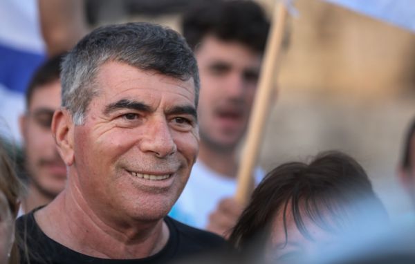 קריאות לעבר אשכנזי: "שמאלני, הולך עם ערבים"