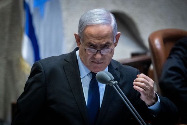 נתניהו: גנץ וליברמן פוסלים חובשי כיפות סרוגות ושחורות