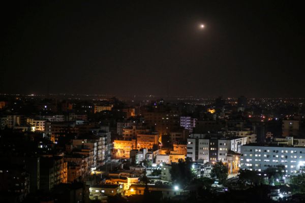 מטחים כבדים לעבר רחובות וגדרה, צה"ל שב ותקף בעזה