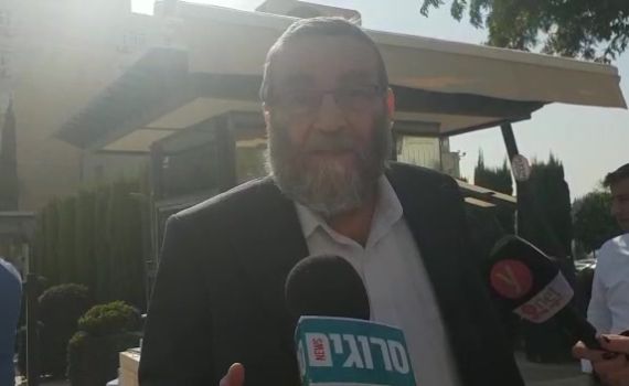 גפני לסרוגים: "ליברמן רוצה לרושש את ביבי פוליטית"