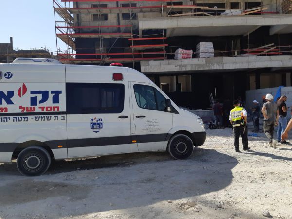 בית שמש: פועל בן 43 נפל מקומה חמישית ונהרג