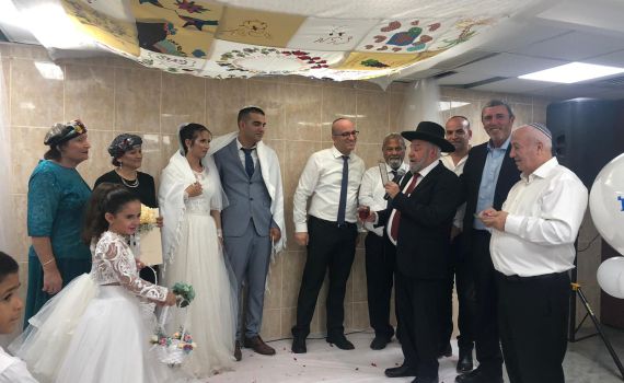 למרות הכל: חתונה הלילה בבית כנסת בנתיבות • צפו