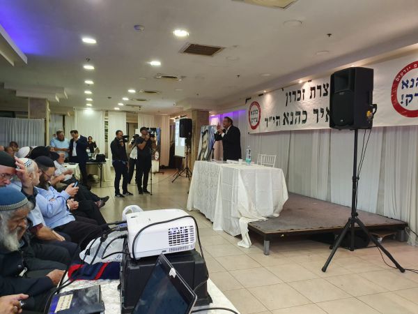 מאות משתתפים באזכרה לזכר הרב כהנא