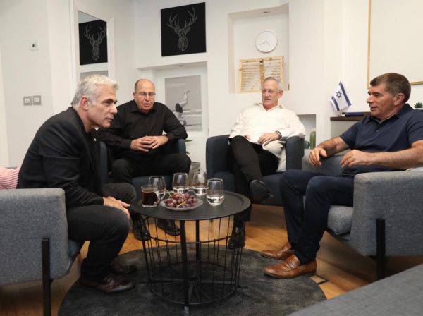 גנץ משיב לנתניהו: כרגיל, אתה דואג רק לעצמך