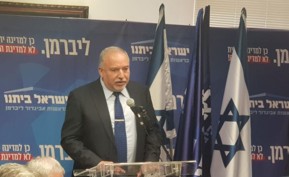 ליברמן מציב אולטימטום למגעים לממשלת אחדות