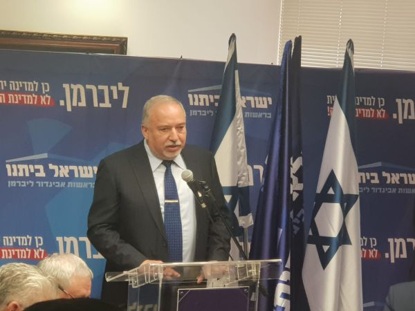 ליברמן מציב אולטימטום למגעים לממשלת אחדות