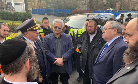 הקונסול בניו יורק דיין הגיע להיכן שנדקר צעיר חרדי