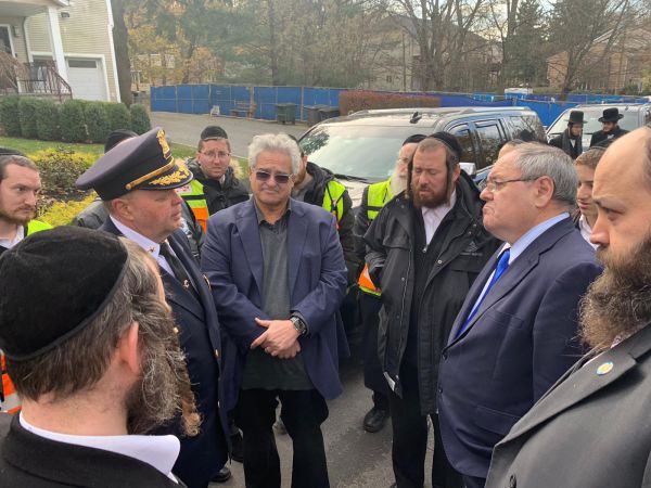 הקונסול בניו יורק דיין הגיע להיכן שנדקר צעיר חרדי