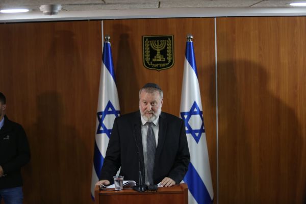 "את ההחלטה קיבלתי בלב כבד, אבל גם בלב שלם"