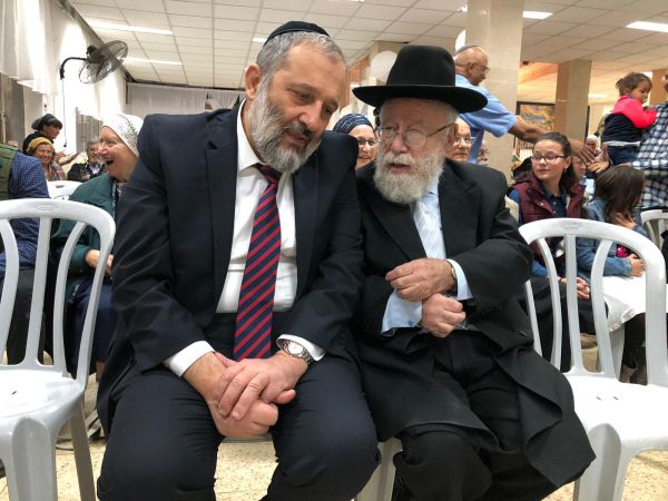 דרעי בחברון: נתניהו חייב להמשיך, עם ישראל זקוק לו