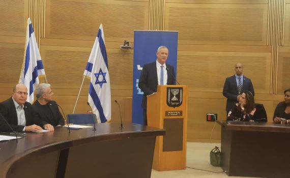 גנץ פונה לליכוד: "זה הזמן לקבל החלטות מנהיגותיות"