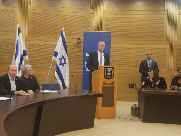 גנץ פונה לליכוד: "זה הזמן לקבל החלטות מנהיגותיות"