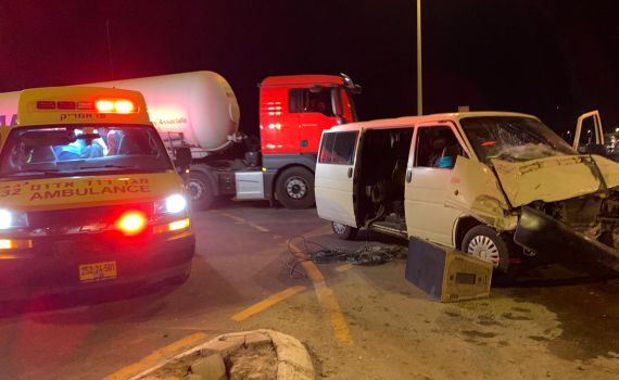 10 פצועים בתאונת דרכים סמוך לצומת דימונה