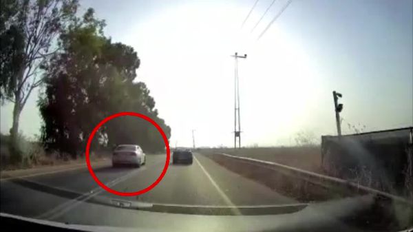 נהג חדש תועד כשהוא עוקף בפס לבן – רישיונו נפסל