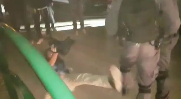 תיעוד: שוטרי יס"מ מכים צלם במהומות ביצהר