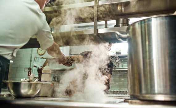 הרבנות: אין לברר יהדות של עובד מטבח בלי חשד סביר