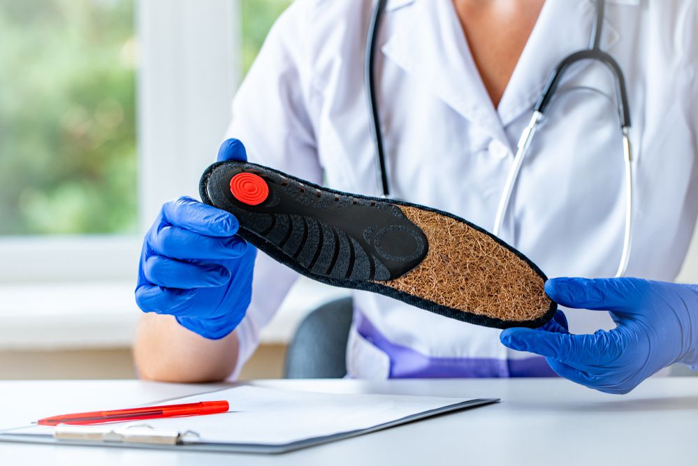 כאבי רגליים וגב? כך תבחרו מדרסים אורתופדיים