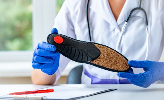 כאבי רגליים וגב? כך תבחרו מדרסים אורתופדיים