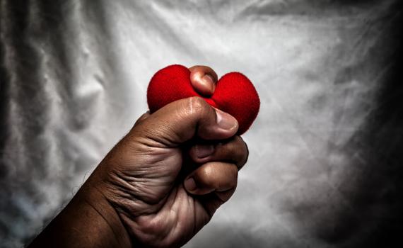 אל תתעלמי: 7 סימנים שיעזרו לך לזהות גבר אלים