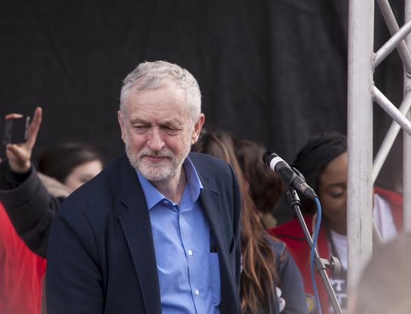 סקר בחירות בבריטניה: קורבין עוקף את ג'ונסון