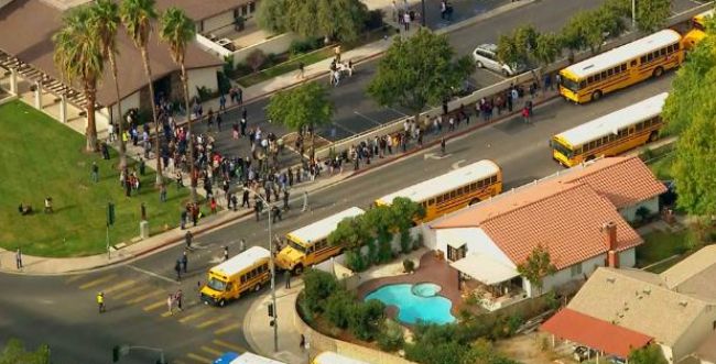 ירי בקליפורניה: הרוגה ו-5 פצועים בתיכון, היורה נתפס