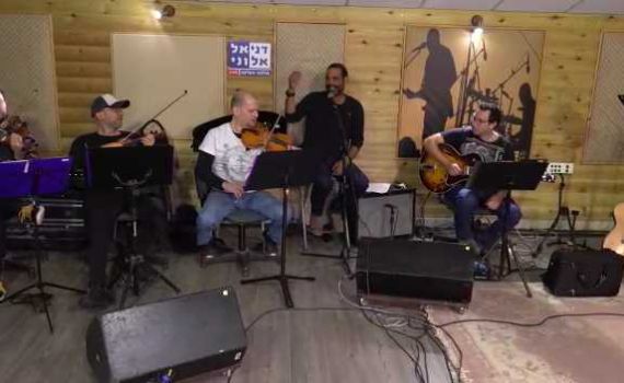 אחרי שנתיים: אודי דוידי חוזר להופיע