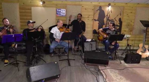 אחרי שנתיים: אודי דוידי חוזר להופיע