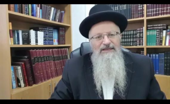 'משהו לא תקין': הרב אליהו: להגיד ברכת 'עננו' בתפילה