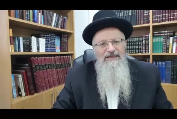 'משהו לא תקין': הרב אליהו: להגיד ברכת 'עננו' בתפילה