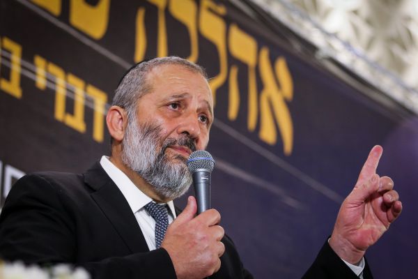 קרב דרעי ליברמן: "עולי חבר העמים לא עובדים ולא משלמים מיסים"