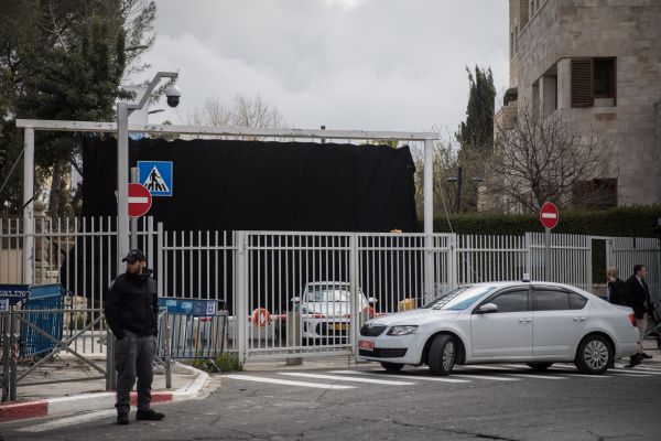 מאבטח בבית ראש הממשלה פלט כדור ונפצע קל