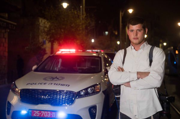 מאז שחזרתי ללבוש חולצה לבנה – השוטרים מתנכלים לי